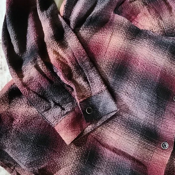 Cloth & Stone Women's Burgundy and Black Button Down Size Large - Picture 3 of 6